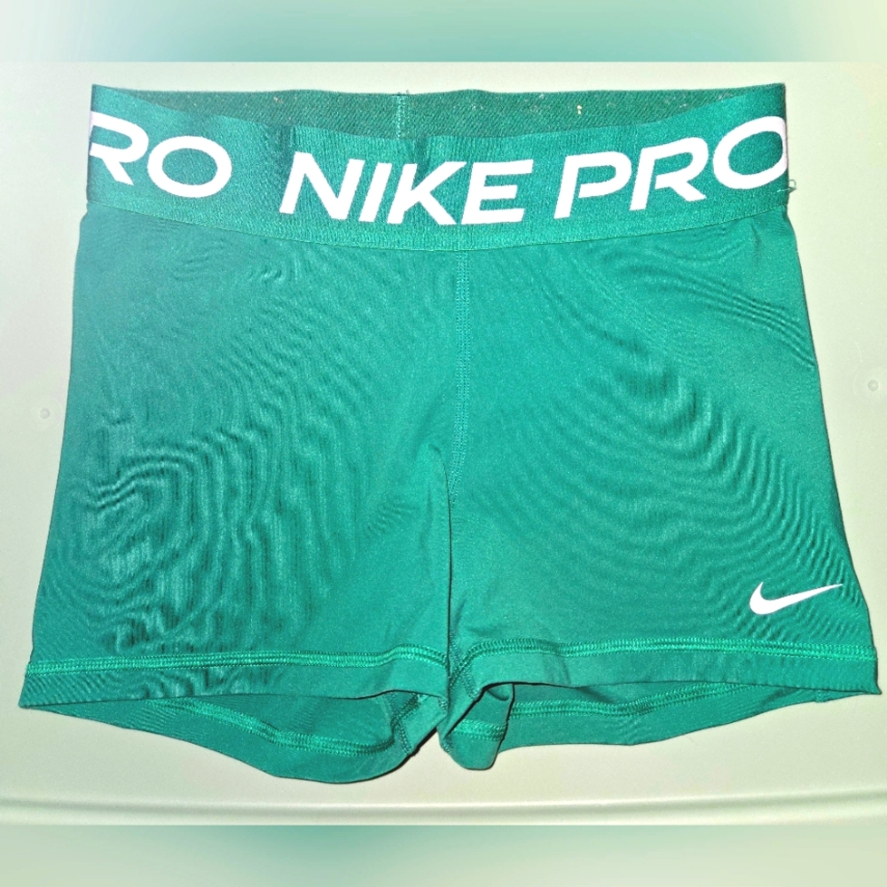 Nike Women's Pro 3" Shorts SMALL